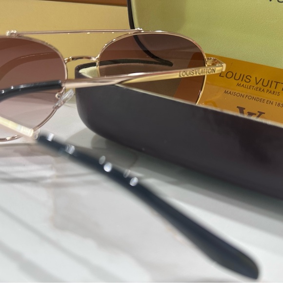 LV Aviator glasses - Picture 8 of 13